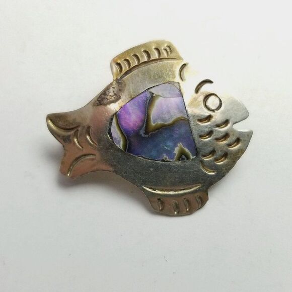 Vintage Fish Shape Brooch, Silver Tone and Mother of Pearl Pin, Estate - Picture 6 of 6